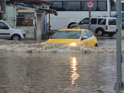 Meteoroloji'den Kritik Uyarı: Karadeniz ve Akdeniz'de Şiddetli Yağışlar, İstanbul'da Hafta Sonu Sağanak