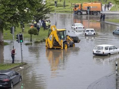 Meteoroloji uyardı: İstanbul, Ankara ve İzmir sel ve su baskınlarına karşı dikkatli olun!