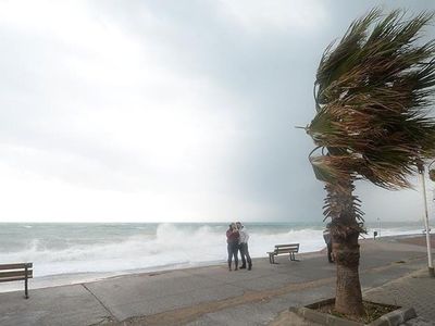 Meteoroloji'den İzmir'e fırtına uyarısı: 20 ilçede etkili olacak!