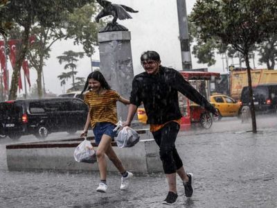 Meteoroloji’den kuvvetli sağanak yağış uyarısı: 22 ile sarı kodlu uyarı yapıldı