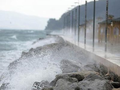 Meteorolojiden peş peşe uyarı: Akşam saatlerinde o bölgelerde fırtına ve sağanak bekleniyor