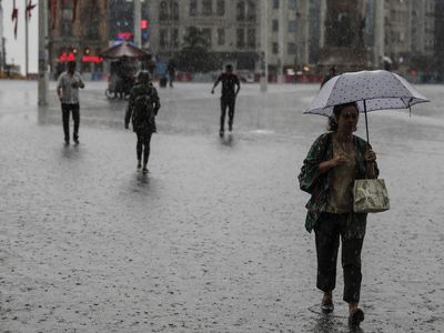 Meteorolojiden ülke genelinde sağanak yağış uyarısı! Olası sel felaketlerine karşı dikkat edilmeli
