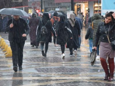 Meteoroloji’den uyarı geldi: Sıcaklıklar düşecek sağanak yağışlar sürecek