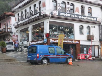 Meteoroloji’den uyarı yapılmıştı: Sağanak yağış zor anlar yaşattı