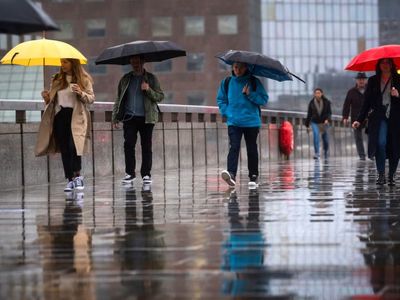 Meteoroloji’den uyarılar üst üste geldi: Gök gürültülü sağanak ve toz taşınımı geliyor