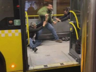 Metrobüste Bıçaklı Saldırı: Saldırgan İki Yolcuyu Yaraladı!