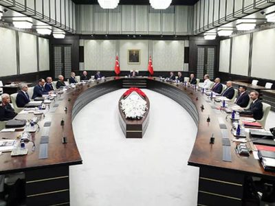 MGK toplantısında duygusal anlar: Dayanamayıp Cumhurbaşkanı Erdoğan’a sarıldı
