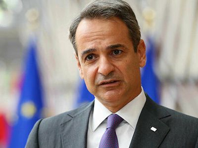 Miçotakis'in Büyük Çaresizliği: Sınır Dışı Ettiği Büyükelçi'nin Ayağına Gidecek