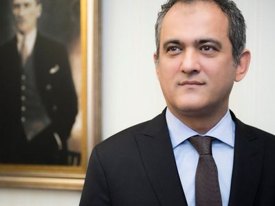 Milli Eğitim Bakanı Mahmut Özer'den milyonlarca öğrenciyi ilgilendirecek açıklamalar! 'Yeni bir müfredat oluşturma çalışmamız var'