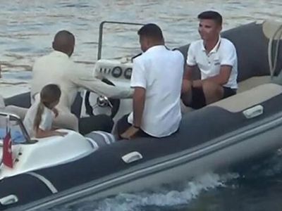 Milli Futbolcu Burak Yılmaz Bodrum'da Tatilde