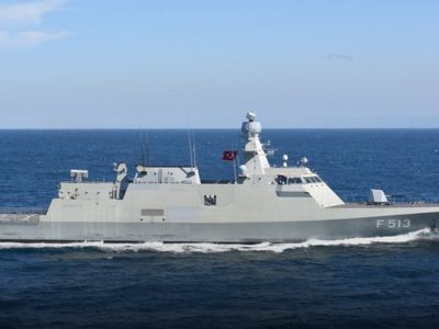 Milli savaş gemisi TCG Burgazada, Fas'ın Tanca Limanı'na demirledi