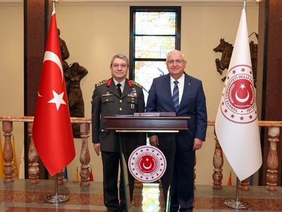 Milli Savunma Bakanı Güler, Orgeneral Bayraktaroğlu'nu Kabul Etti