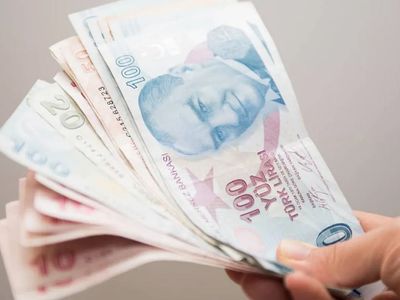 Milyonlar kişinin katıldığı mitinge müjdeler peş peşe geldi: Emekli ve memura ek zam yapılacak