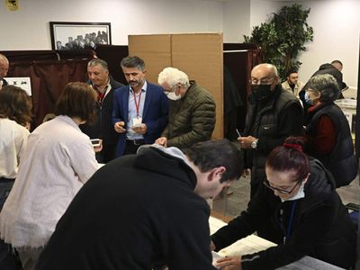 Milyonlar sandık başında: Oy verme işlemi başladı