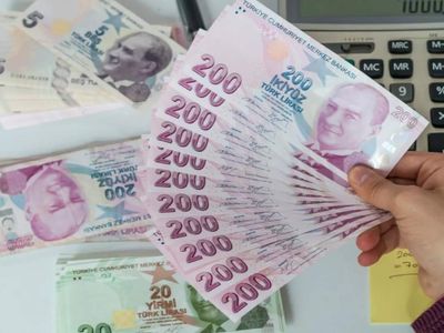 Milyonlarca çalışan yapılacak zammı bekliyor: Asgari ücret ne kadar olacak?