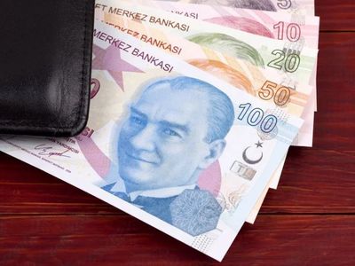 Milyonlarca çalışan yıl sonunu bekliyor: Asgari ücrete ne kadar zam olacak?