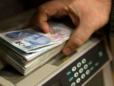 Milyonlarca emekli için beklenen açıklama yapıldı: Zam farkları bugün hesaplara yatıyor