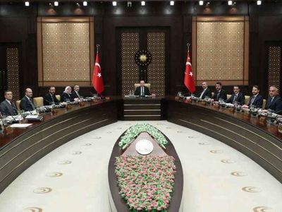 Milyonlarca emeklinin gözü Kabine Toplantısı'nda: Emekli bayram ikramiyesi bugün belli oluyor!