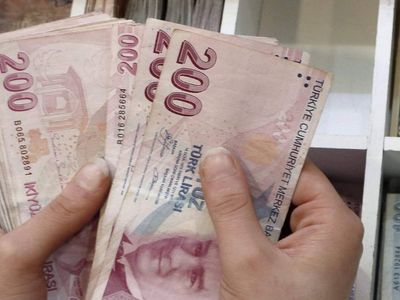 Milyonlarca emekliyi sevindiren haber: Çalışan emeklilere 5 bin lira ikramiye yasalaştı