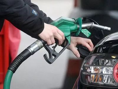 Milyonlarca kişinin beklediği haber geldi: Benzine indirim yapıldı! İşte güncel akaryakıt fiyatları