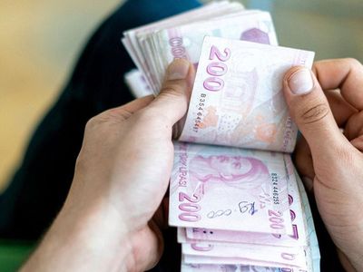 Milyonlarca memur ve emekliye müjde: Hem aylıklar hem de ikramiyeler artacak