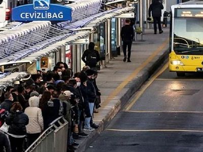 Milyonlarca öğrencinin gündeminde: 12 Eylül Pazartesi günü toplu taşıma ücretsiz olacak mı? Okulun ilk gününde otobüs, metrobüs ve metro ücretsiz mi?