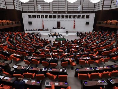 Milyonları ilgilendiren yasa Meclis’ten geçti: Memur ve emekli maaş zammı teklifi kabul edildi