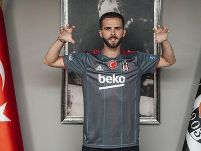 Miralem Pjanic Beşiktaş’a geri mi dönecek? Beşiktaş’a şampiyonluk borcu olduğunu söyleyen Miralem Pjanic bir gün geri döneceğini açıkladı