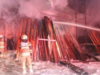 Mobilya Atölyesinde Çıkan Yangın Hasara Neden Oldu
