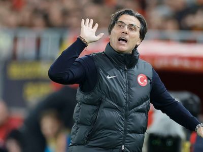 Montella: "Bu galibiyet bin zafere bedel, başımız dik döneceğiz"