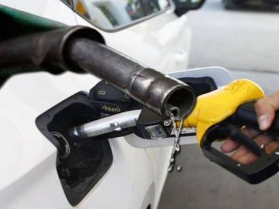 Motorin ve benzine peş peşe şok indirim! Brent petroldeki 20 liralık düşüş benzine yansıyacak! Benzin düşer mi diyenler geceyi beklesin!