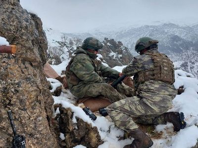 MSB’den gurur veren paylaşım: Her dağın zirvesi Mehmetçik