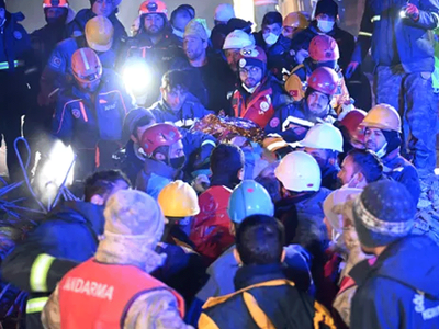 Mucize kurtuluş: 212 saat sonra enkazdan sağ çıkarıldı