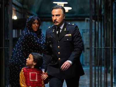 Müdür Müdür Müdür? filmi nerede, kaç yılında çekildi, oyuncuları kimler? Müdür Müdür Müdür? filminin konusu ve oyuncuları