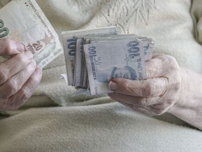 Müjdeli haber geldi! EYT'linin uzun bekleyişi bitiyor: Aylıklar 1 ay içinde yatacak