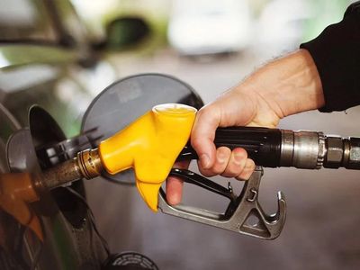 Müjdeli haber duyuruldu: Benzine indirim geliyor! 23 lira bandına çekilecek!