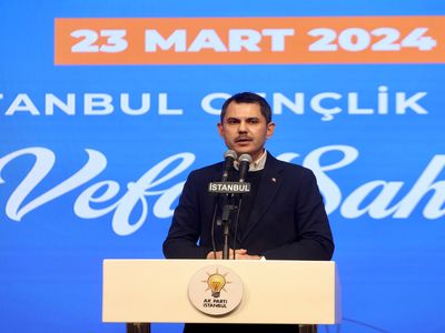 Murat Kurum, Gençlik Kolları Vefa Sahuru'nda gençlerle bir araya geldi