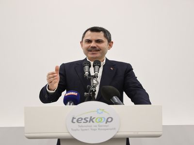 Murat Kurum’dan İBB’ye sert sözler: “'Bizim bedelini ödediğimiz billboardları hangi adaletle söküyorsunuz?”