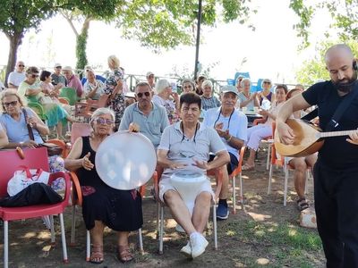 Muratpaşa’da yaşlılar türkülerle buluşuyor