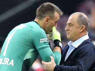 Muslera Galatasaray'dan ayrılıyor: Fatih Terim'den çağrı geldi
