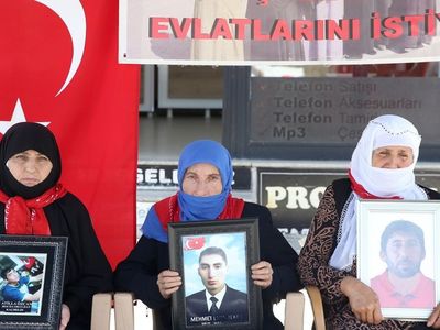 Muş'ta Ailelerin DEM Parti Önündeki Eylemleri Devam Ediyor