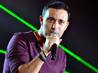 Mustafa Sandal’ın Eski Halinden Eser Kalmadı! Ünlü Şarkıcının Yüzündeki Değişim Hayranları Tarafından Topa Tutuldu