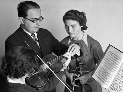 Müzik öğretmeni nasıl olunur? Müzik öğretmeni olmak için hangi bölüme, hangi üniversiteye gitmek gerekir?