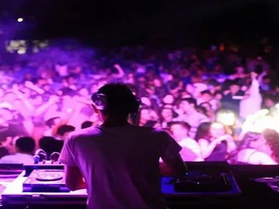 Müzik yayın saati 01.00’a kadar uzatıldı! İçişleri Bakanlığı’nın açıklayacağı müzik yayınına usul ve esasların belirlendiği genelgeyi valiliklere ulaştırdı.