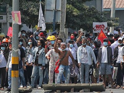 Myanmar’da Darbe Sonrası Devlet İşleyişi Durma Noktasına Geldi