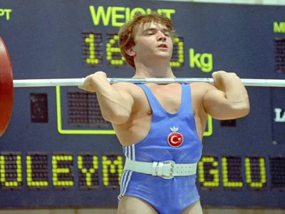 Naim Süleymanoğlu kimdir, nereli ve kaç yaşında? Naim Süleymanoğlu neden öldü, kaç kilo kaldırdı? Cep Herkülü Naim Süleymanoğlu hayat hikayesi ve kariyeri