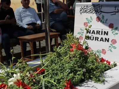 Narin Güran, Mezarı Başında Anıldı