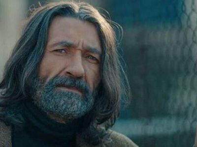 Nebil Sayın kimdir? Nebil Sayın kaç yaşında ve nereli? Nebil Sayın hangi yapımlarda rol aldı? Nebil Sayın biyografisi