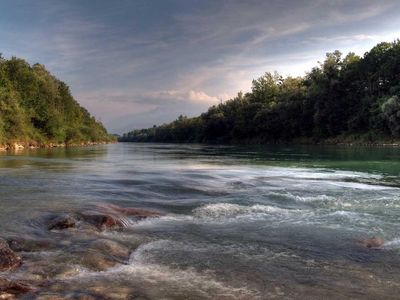 Nehirde yüzerken dünyanın en büyük altın parçası eline çarptı!