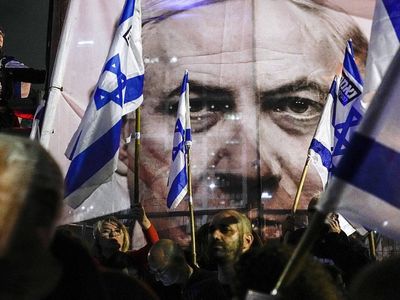 Netanyahu konutunun önünde protesto edildi: Binlerce İsrailli istifaya davet etti